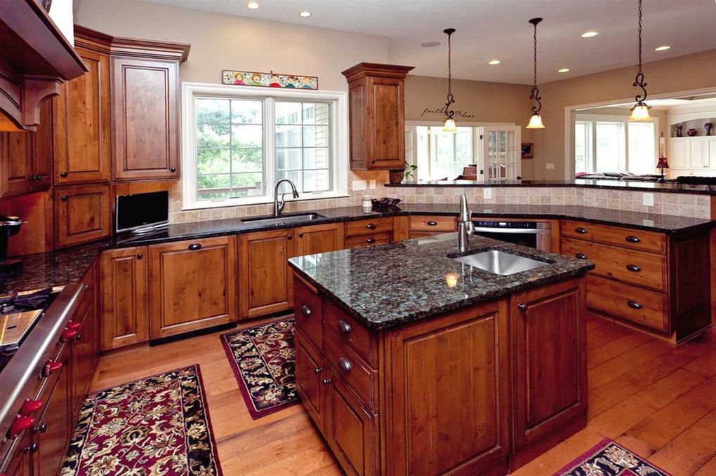 19270 kitchen.jpg